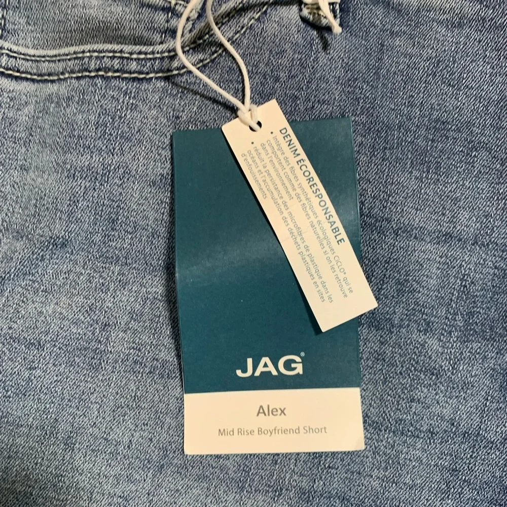 NWT JAG Alex mid rise boyfriend short. Cuffed. Size 6. - Picture 5 of 10